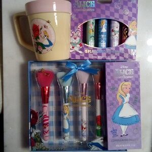 Adorable Alice In Wonderland Bundle! (12 Piece Set)